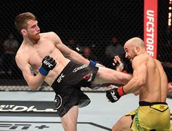 фото - Сэндхаген забил Мораэша, Барбоса победил Амирхани, Тыбура справился с Ротуэллом на UFC Fight Night 179