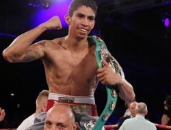 фото - Рэй Варгас защитил титул от посягательств Азата Ованиссяна