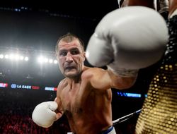 фото - Сергей Ковалёв хочет подраться с Джейком Полом, но тот сильно занят: видео