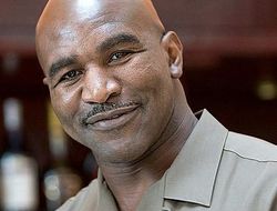 фото - Холифилд: Надеюсь, Уайлдер будет драться с Кличко