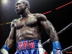 фото - Берто не лох, он двукратный чемпион мира — Мэйуэзер-старший
