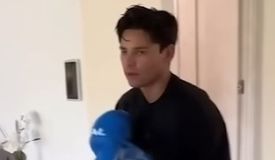 Коппинджер назвал дату боя Гарсии с Бенном
