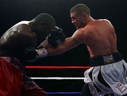 фото - Питер Манфредо и Эдвин Родригес побеждают решением судей