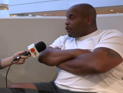 фото - Случайно или намеренно? Дю Плесси вынудил Адесанью реветь на пресс-конференции. Мнение Кормье