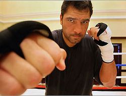 фото - Джон Руис перешёл под знамёна Оскара де ла Хойи