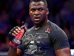 фото - UFC: Фрэнсис Энганну уничтожил Кёртиса Блейдса в реванше