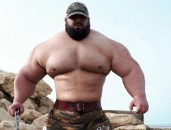 фото - Иранский Халк – Казахский Титан: болельщики подозревают, что их развели — видео