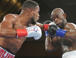 фото - Салливан Баррера остановил Пола Паркера