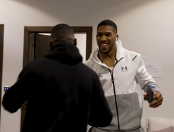 фото - Адесанья вслед за Нганну сменит UFC на бокс? Ответ экс-чемпиона