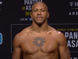 фото - UFC 310: Ган спорно победил Волкова в реванше