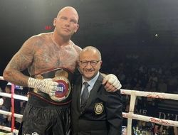 фото - «Историческая» победа супертяжа Юнгквиста и сенсационный факап Лукас