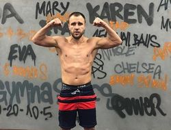 фото - Закулисье боя Канело-Ковалёв, Бивол боксирует с роботом, Забит на открытой тренировке — соцсети 