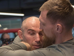 фото - Ужасное рассечение Вудли, велофристайл Джонса, Кудряшов душит Олейника — соцсети