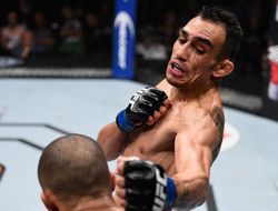 фото - UFC: Рафаэль дос Аньос и Тони Фергюсон сразятся в Мексике