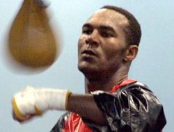 фото - Джон Гузман дебютирует в 1-м полусреднем весе