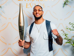 фото - Уоррен подписал олимпийского чемпиона хэвивейта — задумал реванш с Джойсом