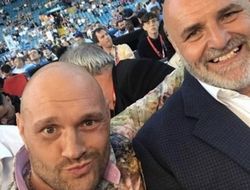 фото - «Ты и дырку в бумажном пакете не пробьёшь». Фьюри-отец рассказал, как отговаривал сына от боя с Уайлдером