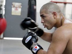 фото - Мигель Котто не собирается «отъедаться» до среднего веса ради боя с Мартинесом