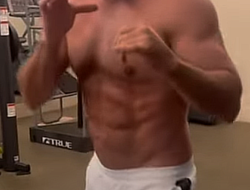 фото - Видео: 49-летний Де Ла Хойя поразил «кубиками пресса». Ему не верят