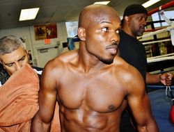 фото - Брэдли: «Нет никакой гарантии, что я буду драться с Мэйуэзером»