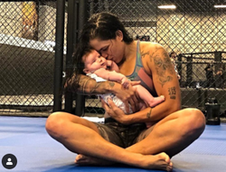 фото - Крохотная мотивация Нуньес, ослепительная улыбка Джошуа, амбициозный проект Нурмагомедова — соцсети 