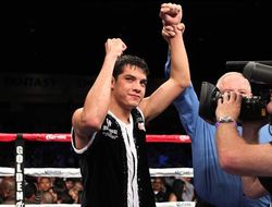 фото - Победа с душком: Омар Фигероа одолел Джона Молину