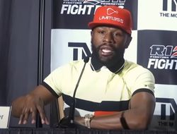 фото - Ломаченко не должны были разрешать сразу драться за титул — Мейвезер