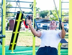 фото - Лопес о бое с Ломаченко, Сиренко и Шевадзуцкий на спаррингах у Поветкина, Кличко на спортплощадке — соцсети