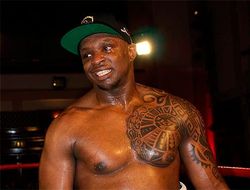 фото - «А за сортир ответишь!» Диллиан Уайт призвал Фьюри найти его