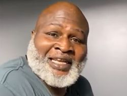 фото - Джеймс Тони показал свой боксёрский зал и с бурчанием рассказал о нём — видео