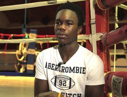 фото - Эван Холифилд начал с досрочной победы, постсоветские проспекты также победили