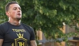 Звезда кикбоксинга Хольцкен объявил о завершении карьеры после поражения в боксе