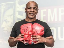 фото - Майк Тайсон дал совет Давиду Бенавидесу: «Тебе и так не светит бой с Канело»