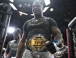 фото - Фрэнсис Нганну победил Сирила Гана