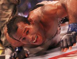 фото - Роналдо Соуза против Фрэнсиса Кармона на UFC Fight Night 36