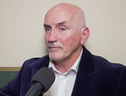 фото - «Усик может снова побывать на канвасе». Макгуиган о реванше против Дюбуа