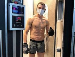 фото - Постол в криокамере, Емельяненко навестил маму, Кличко пробежался по Киеву — соцсети