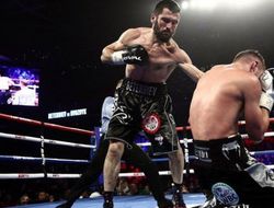 фото - Арум готовит объединительный бой Бетербиев – Смит