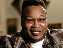 фото - Ларри Холмс даёт совет Брауну на бой с Чагаевым: Тыкай его джебом