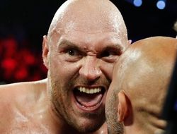 фото - Фьюри обратился к Уайлдеру: Смотри, не травмируйся против этого идиота-старикашки!