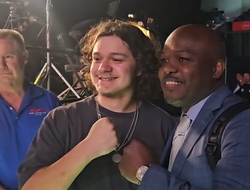 фото - Не справился даже с цыплёнком. Брэдли и Сти о бое Канело – Кроуфорд