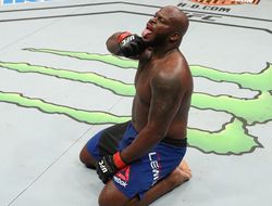 фото - UFC: Льюис забил Абдурахимова на покрытии