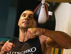 фото - Владимир Кличко в Гоинге: видео работы украинца на пневмогруше