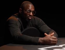 фото - Коварный Уайт пытается усыпить внимание доверчивого Итаумы: видео дня