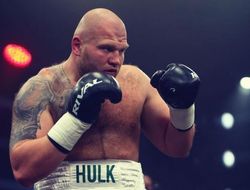 фото - «Халк» из Кривого Рога устроил драчку с поляком, Спирко совершил камбэк