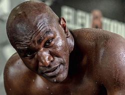 фото - Остался не у дел. Реакция Холифилда на анонс боя Майка Тайсона и Роя Джонса