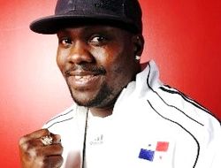 фото - WBA разрешила Джонсу выступления, но лишь в супертяжёлом весе