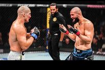 Стриклэнд побил Чимаева, Амосов задушил Альвареса. Видео лучших моментов UFC 328