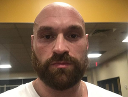 фото - Усик и Ломаченко на Конгрессе WBC, Поветкин избивает покрышку, Фьюри расплачивается за грехи — соцсети 