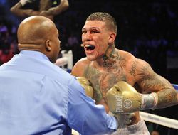 фото - Нокаут года? Матёрый Габриэль Росадо вырубил Бектемира Меликузиева: видео